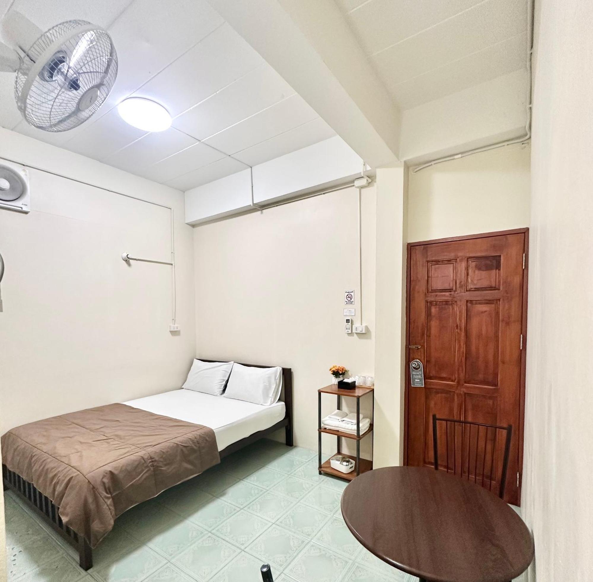 Pd Hostel Бангкок Экстерьер фото